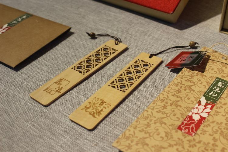 中国民俗旅游纪念品“花漾儿” 绽放在旅途中的文化记忆