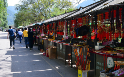 景区纪念品小店盈利攻略 从选址到营销的完整指南